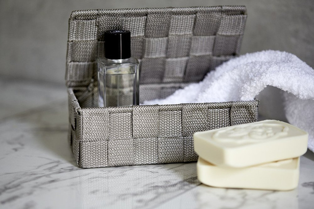 Organizer cu capac ADRIA, recipient pentru baie, WENKO, gri închis