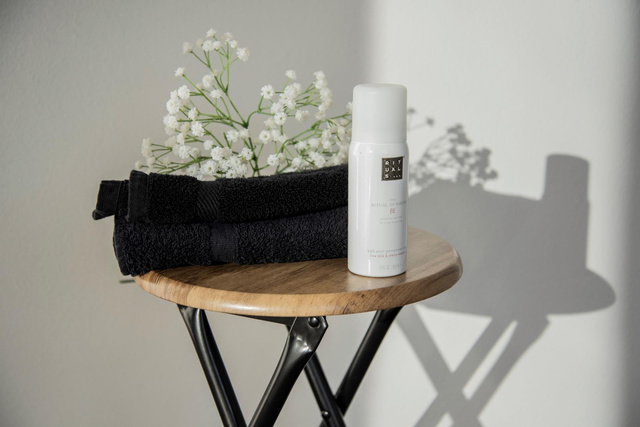 Scaun pliabil pentru baie, mansardă FORIO, cu scaun maro, 30 x 46 cm, Wenko