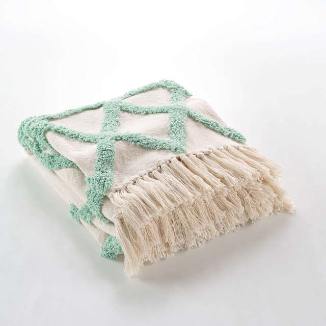 Cuvertura de pat cu model matlasat si ciucuri ATHENA, 125 x 150 cm