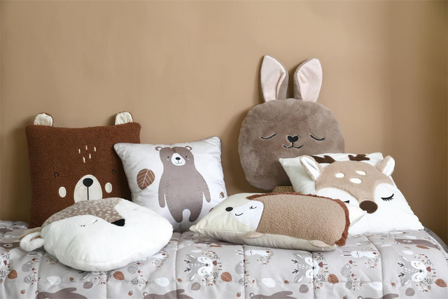 Perna pentru copii aricișor GABIN, 50 x 30 cm