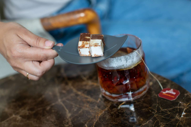 Farfurioare pentru gustari LEAF-ON - set de 4, KOZIOL