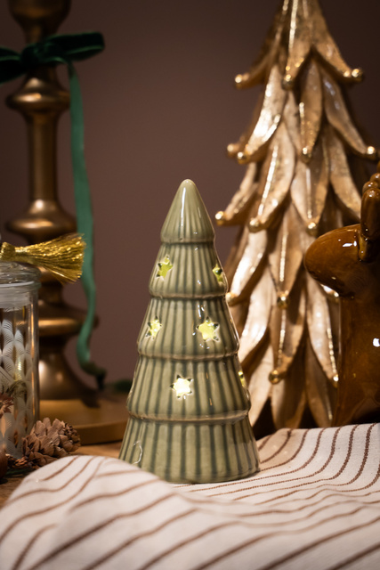 Brad din portelan cu iluminare LED, stele, 14 cm