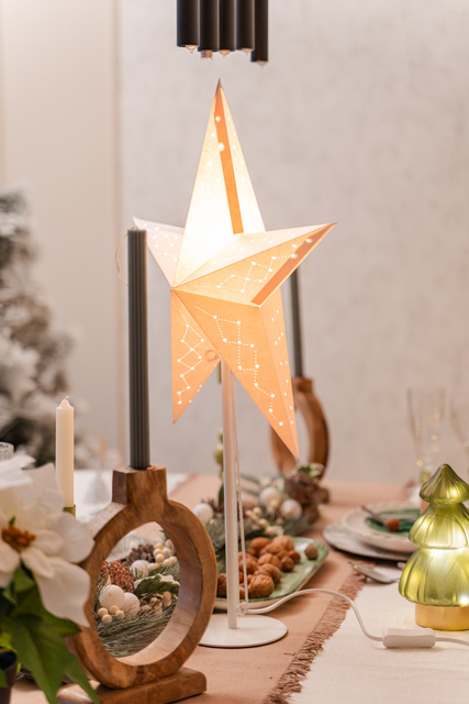 Stea decorativa stralucitoare din hartie, suport metalic, 45 cm