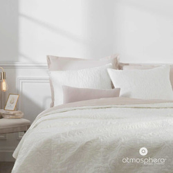 Cuvertura de pat cu perne decorative