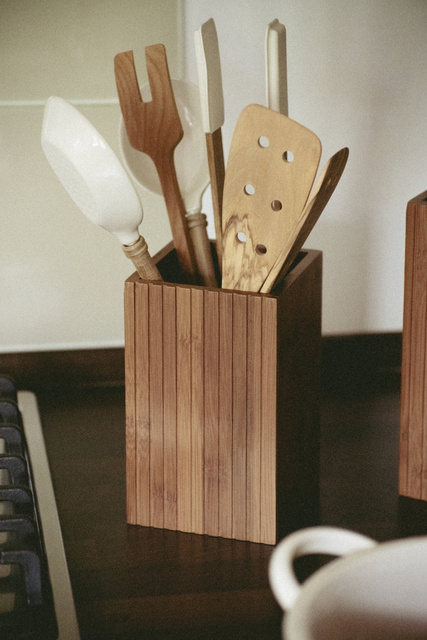 Suport din bambus pentru accesorii de bucatarie MERA