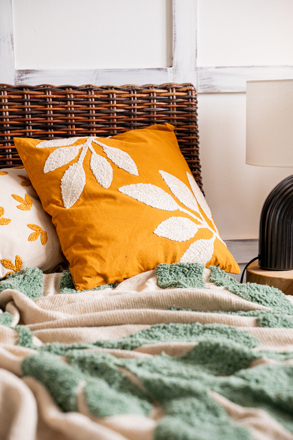 Perna decorativa Lour, model cu frunze brodate, bumbac, 40 x 40 cm