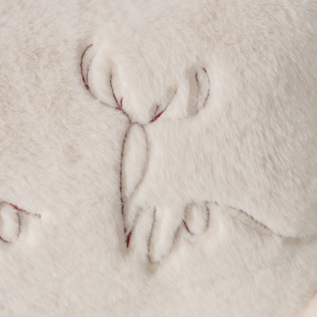 Perna pufoasă cu inscripție brodată și pompoane NAVID, 35 x 55 cm