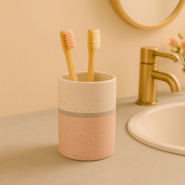 Pahar pentru periute de dinti din ceramică, alb/roz, 7 x 10 cm