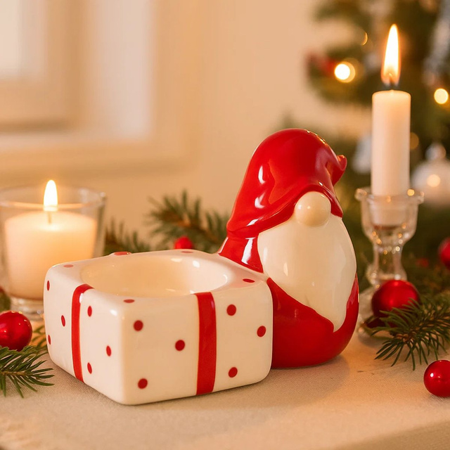 Suport pentru lumânare, cu un spiriduș de sărbătoare