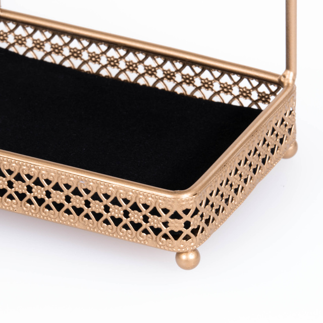 Organizator de bijuterii metalic, Atmosphera