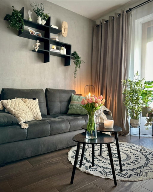 Set 2 masute de cafea cu trei picioare