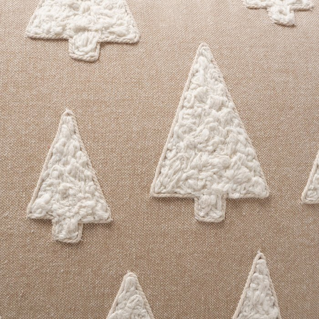 Perna decorativă cu brăduți brodați și ciucuri TAMMO, 40 x 40 cm