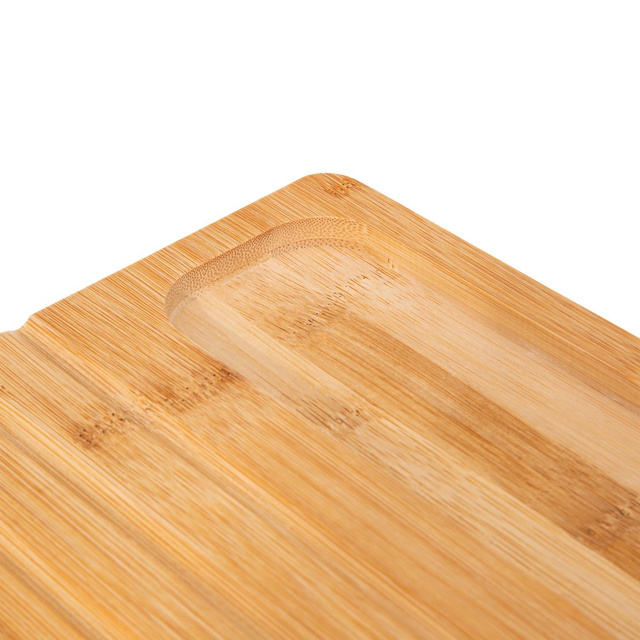 Set pentru mic dejun: tocator din bambus, cutit pentru paine si clesti din bambus