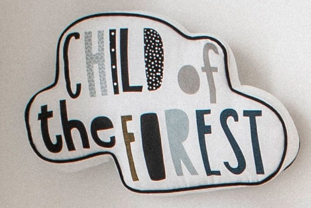 Pernă pentru copii cu inscripția THE FOREST,TODAY