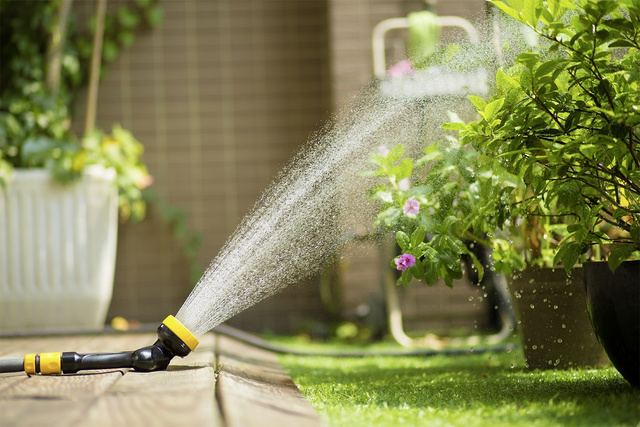 Aspersor de gradina, cap rotativ