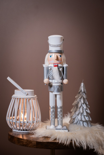 Spargător de nuci din lemn, argintiu, înălțime 38 cm