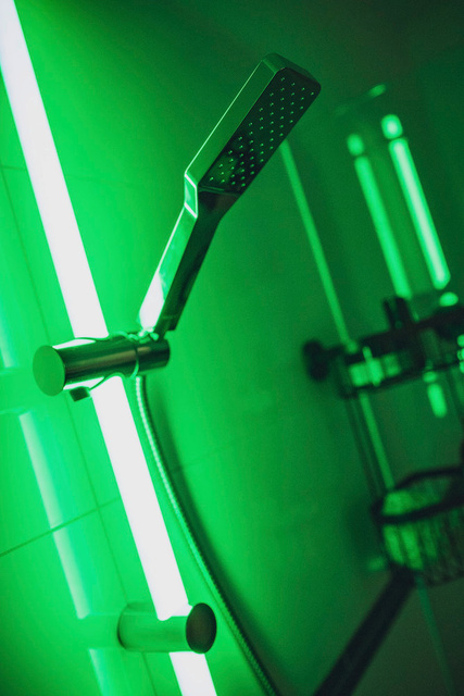 Suport dus LED cu dus de mana, 12 culori, set, WENKO