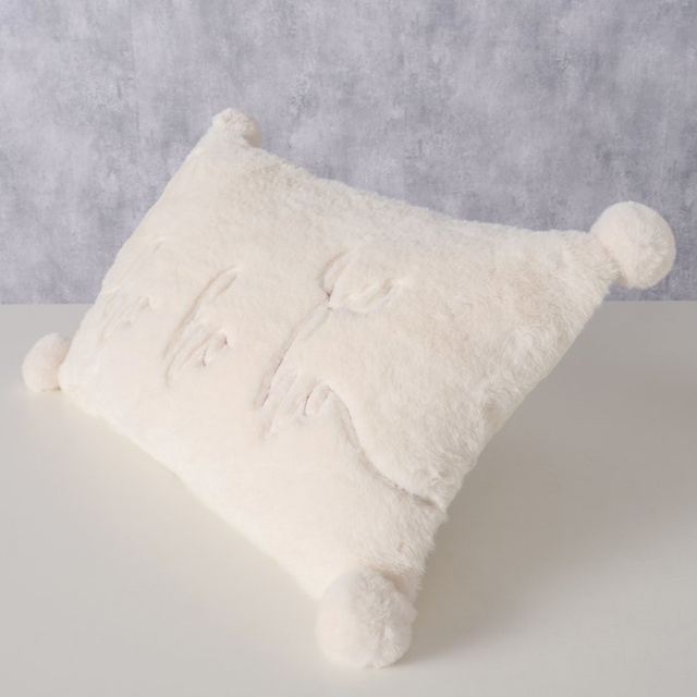 Perna pufoasă cu inscripție brodată și pompoane NAVID, 35 x 55 cm