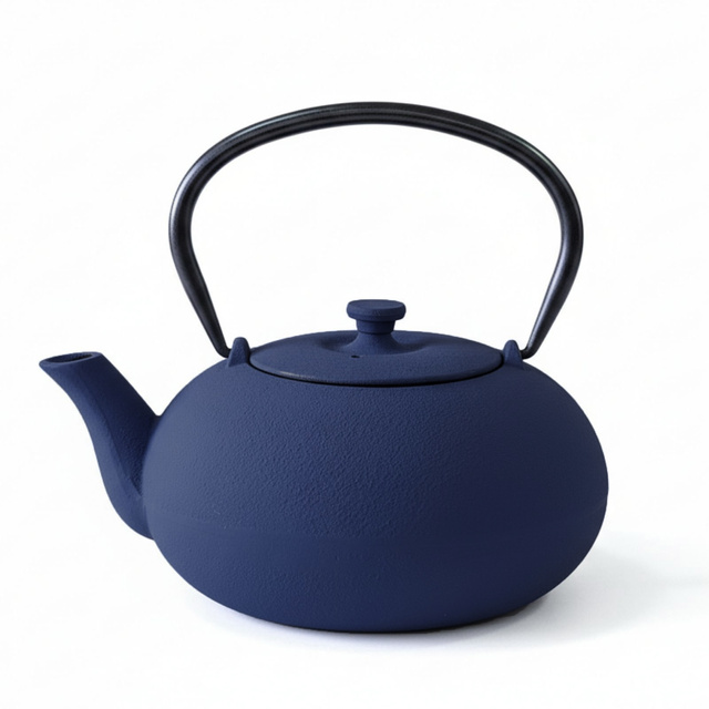 Ceainic din fontă cu infuzor NOMI, 800 ml, bleumarin