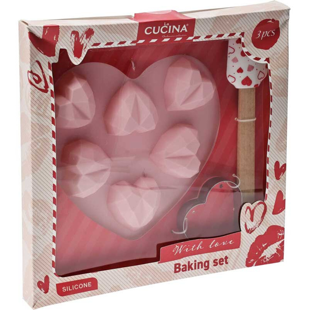 Un set de accesorii pentru copt cu motiv de inimă