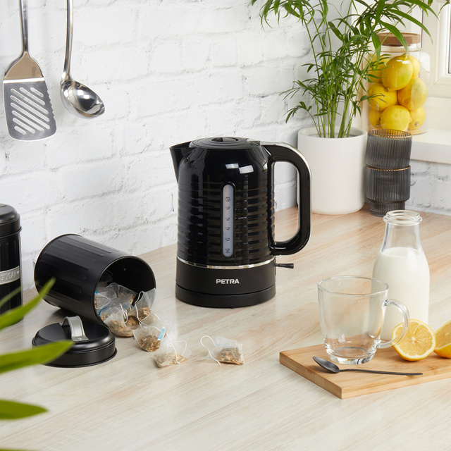 Fierbător electric negru 3000 W SALTER, 1,7 l