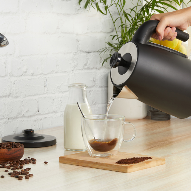 Fierbător electric negru 3000 W PETRA, 1,7 l