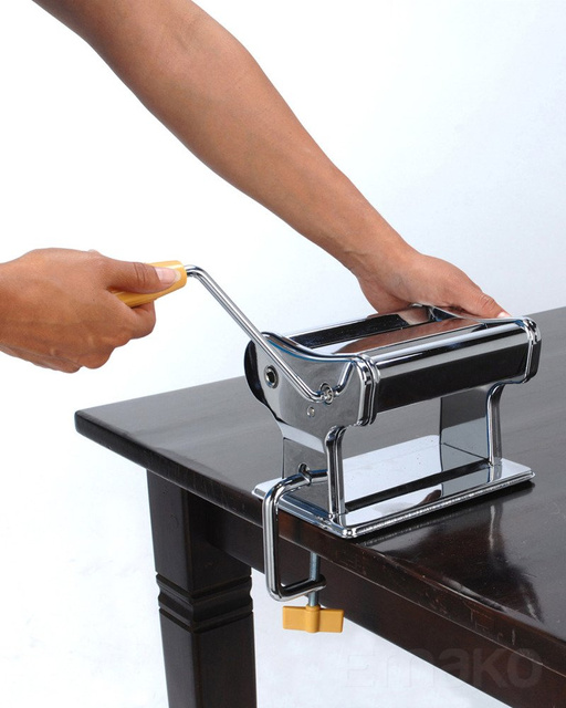 Mașină de făcut paste