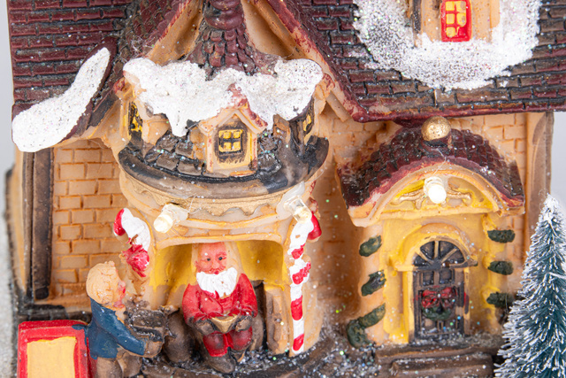 Decoratiune de Craciun Casuta de iarna, iluminata LED, 15 x 12,5 x 9,5 cm