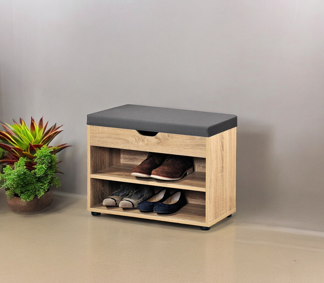 Un dulap de pantofi din lemn cu sezut, un raft pentru hol cu o banca practica