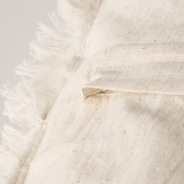 Pernă din bumbac cu brad și ciucuri SOFTLY, 50 x 50 cm