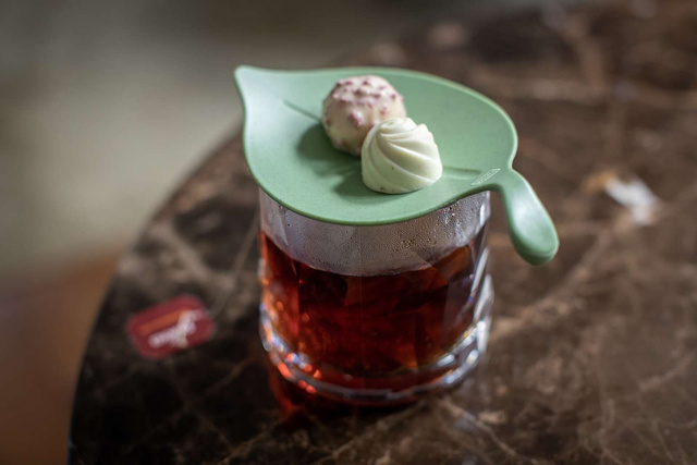 Farfurioare pentru gustari LEAF-ON - set de 4, KOZIOL