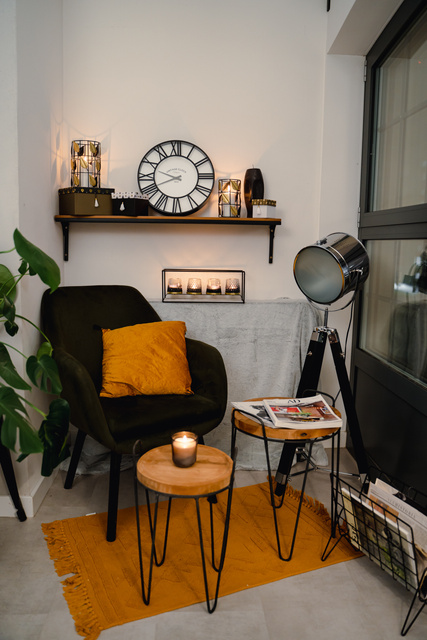 Lampă cu 3 picioare, înălțime 152 cm, neagră