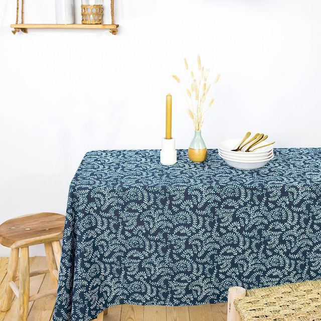 Fata de masa dreptunghiulara, 240 x 140 cm, model floral