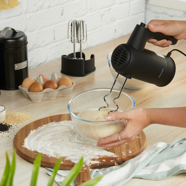 Mixer de mână 300 W PETRA, 5 viteze, 2 accesorii