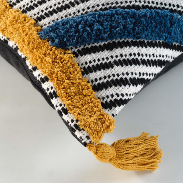 Perna decorativa cu ciucuri TERANGA, 40 x 40 cm