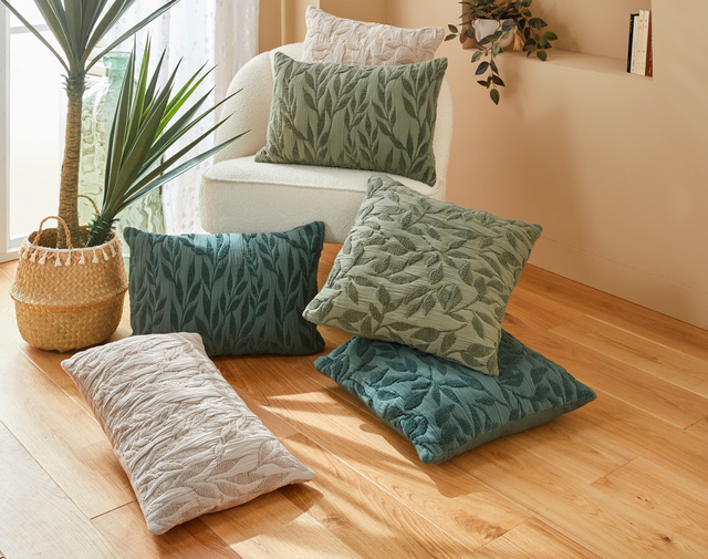 Pernă decorativă LETHO, frunze verzi, 50 x 50 cm