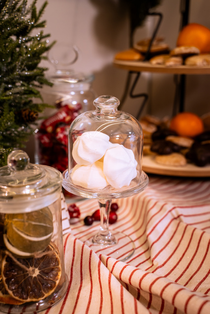 Platou din sticlă cu capac