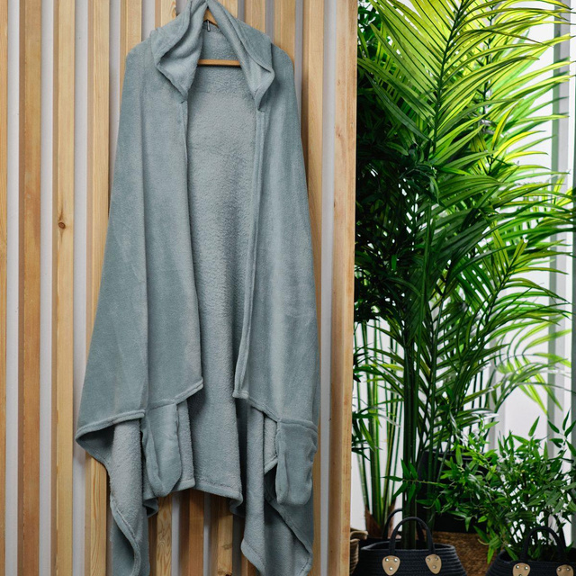 Patura cu maneci si gluga, Essential, marime universala, 115 x 165 cm