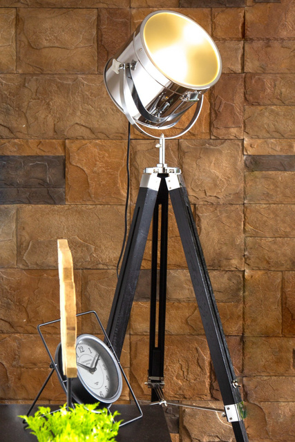 Lampă cu 3 picioare, înălțime 152 cm, neagră