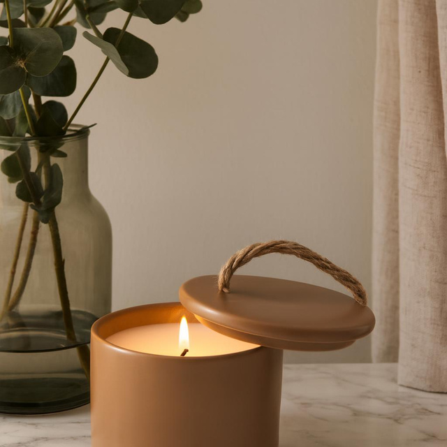 Lumânare în recipient din porțelan HELI, Ø 10 cm, maro