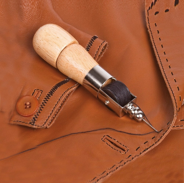 Croseta de cusut manual cu maner din lemn, 2 bobine de rezerva