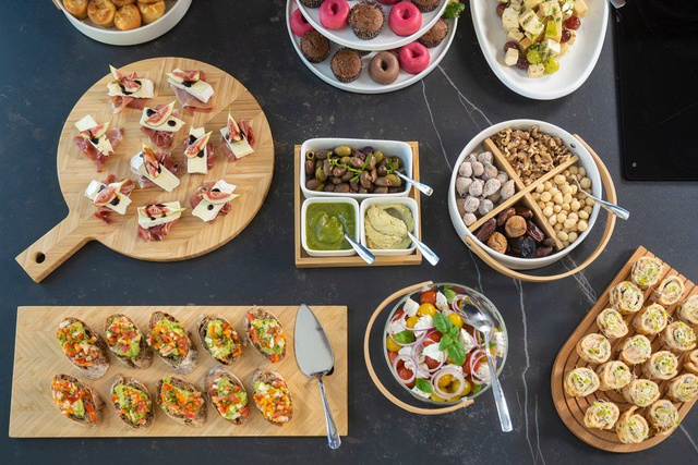 Set pentru servirea prăjiturilor – paletă și cuțit