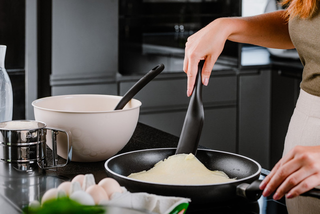 Set de accesorii de bucatarie intr-un recipient, 5 bucati, HANDY