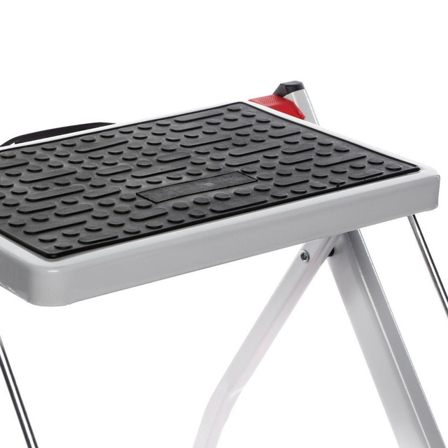 Scară metalică cu două niveluri