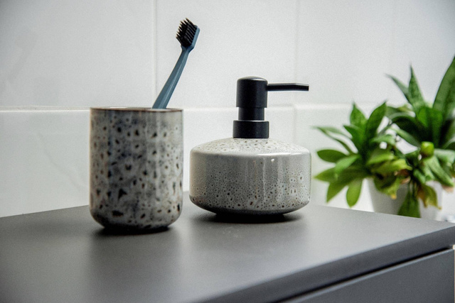 Suport OVIEDO pentru periuta de dinti, ceramica, Ø 7,5 cm, gri, Wenko