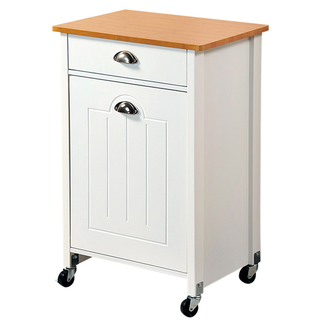 Carucior din lemn pe roți cu un coș de separare a deșeurilor