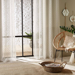 Perdea cu model delicat